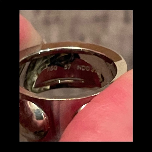 Authentic Louis Vuitton Large White Gold & Diamond Clous Ring - Picture 7 of 13